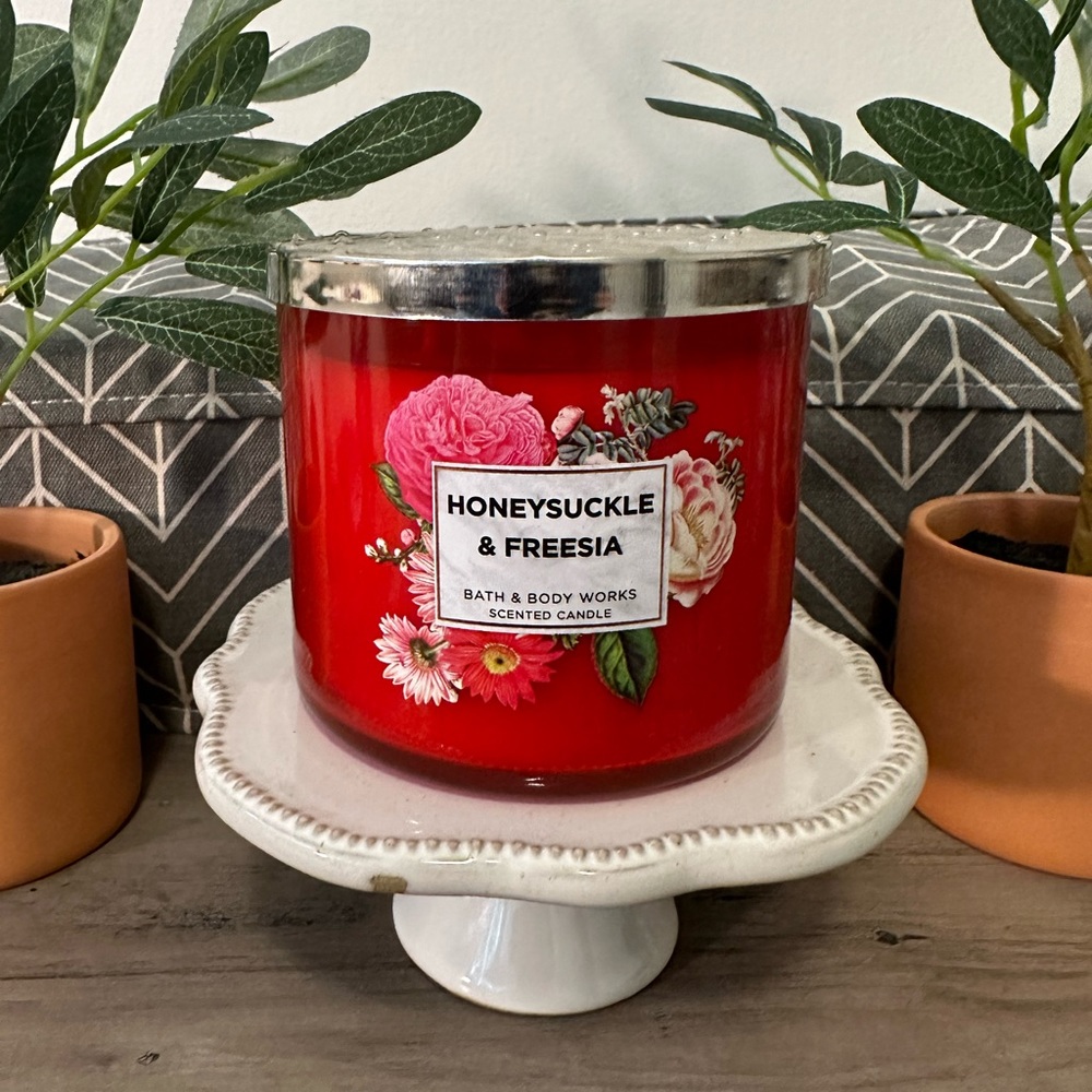Brand new - Bath & Body Works 3-Wick candle